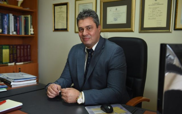 Ορθοπαιδικός Χειρουργός  – Νικόλαος Ζερβακης