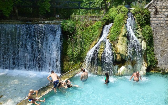 Ιαματικά λουτρά της Ελλάδας: 7 προορισμοί για χαλάρωση με παράδοση αιώνων